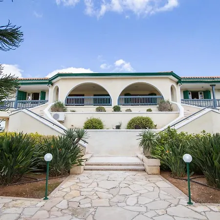 The Strovilion Estate * Dherinia