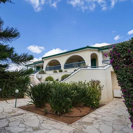 Βίλα The Strovilion Estate Δερύνεια